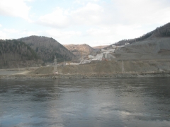Май 2010 г. Строительство берегового водосброса С-Ш ГЭС, вид со смотровой площадки ГЭС.